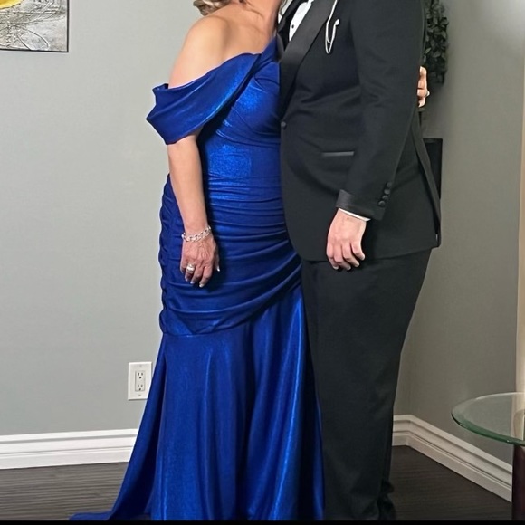 Blue Evening Gown - Picture 4 of 4